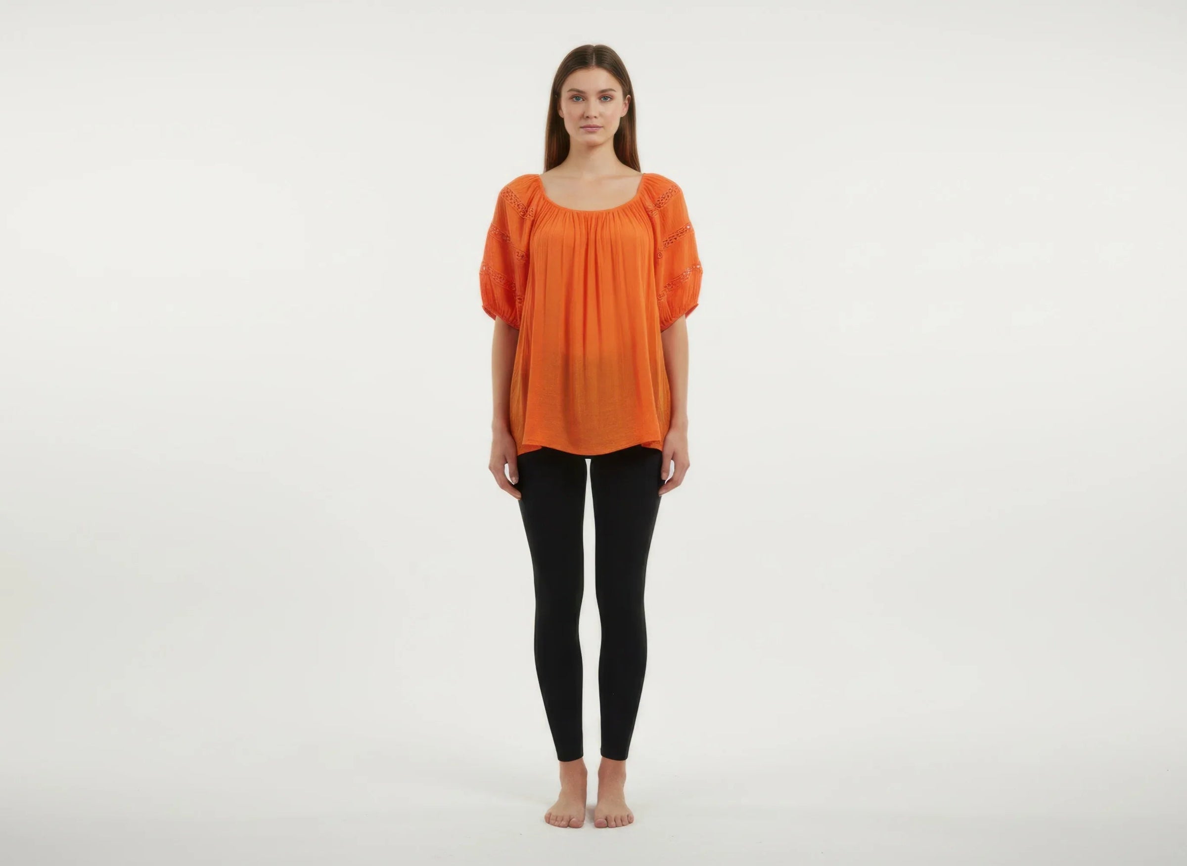 Haut femme orange, manches courtes bouffantes, encolure froncée, viscose légère
