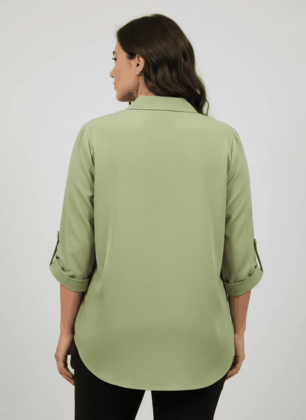 Tunique verte vue de dos, col chemise et manches retroussées