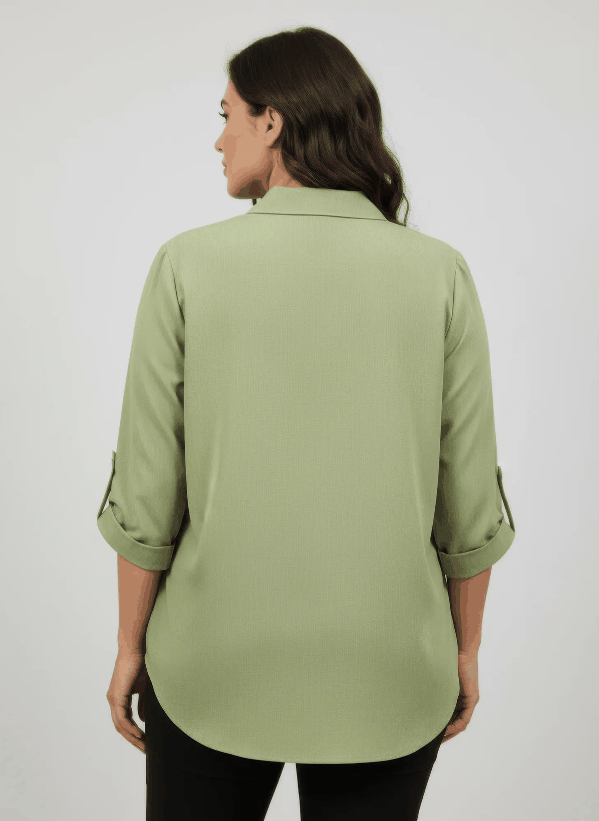 Tunique verte vue de dos, col chemise et manches retroussées