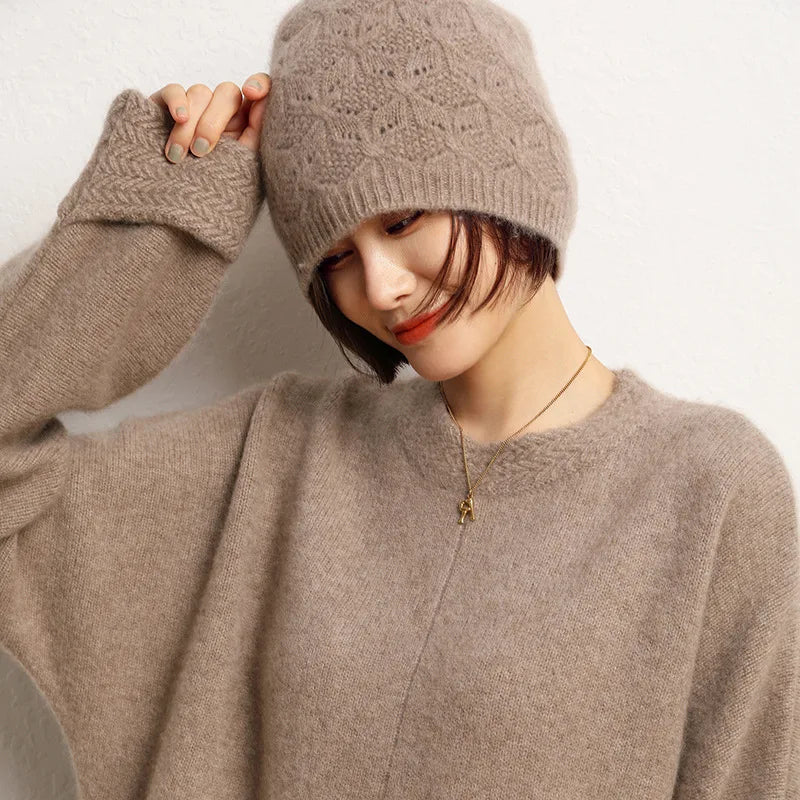 Bonnet femme en pure laine ajouré avec fleur au crochet – vue 1