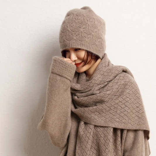 Bonnet femme en pure laine ajouré avec fleur au crochet – vue 2