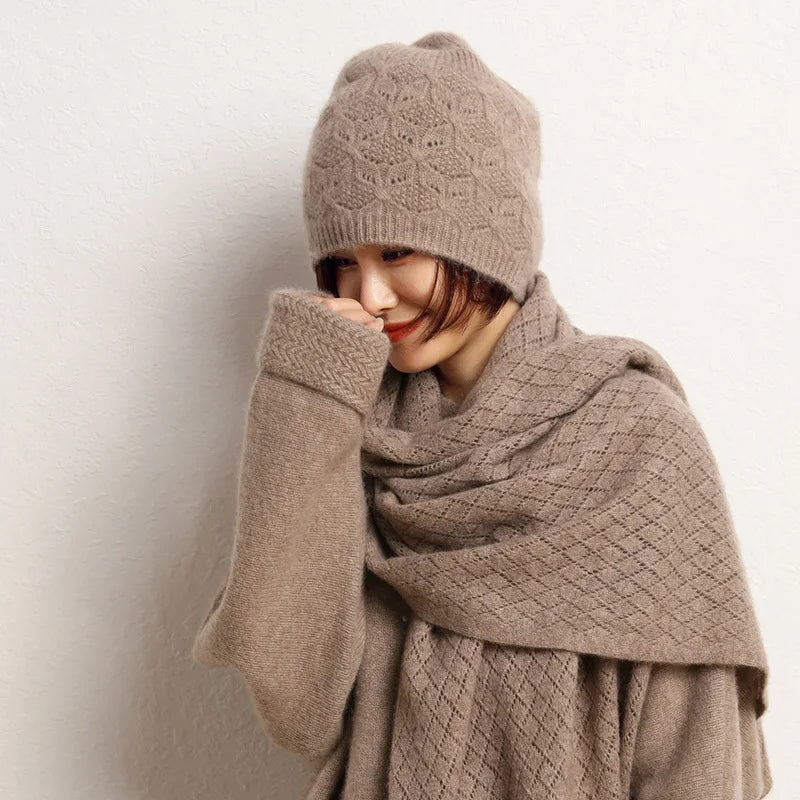 Bonnet femme en pure laine ajouré avec fleur au crochet – vue 2