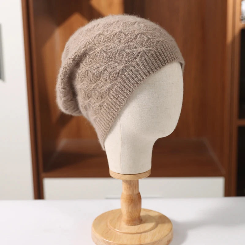 Bonnet femme en pure laine ajouré avec fleur au crochet – vue 4