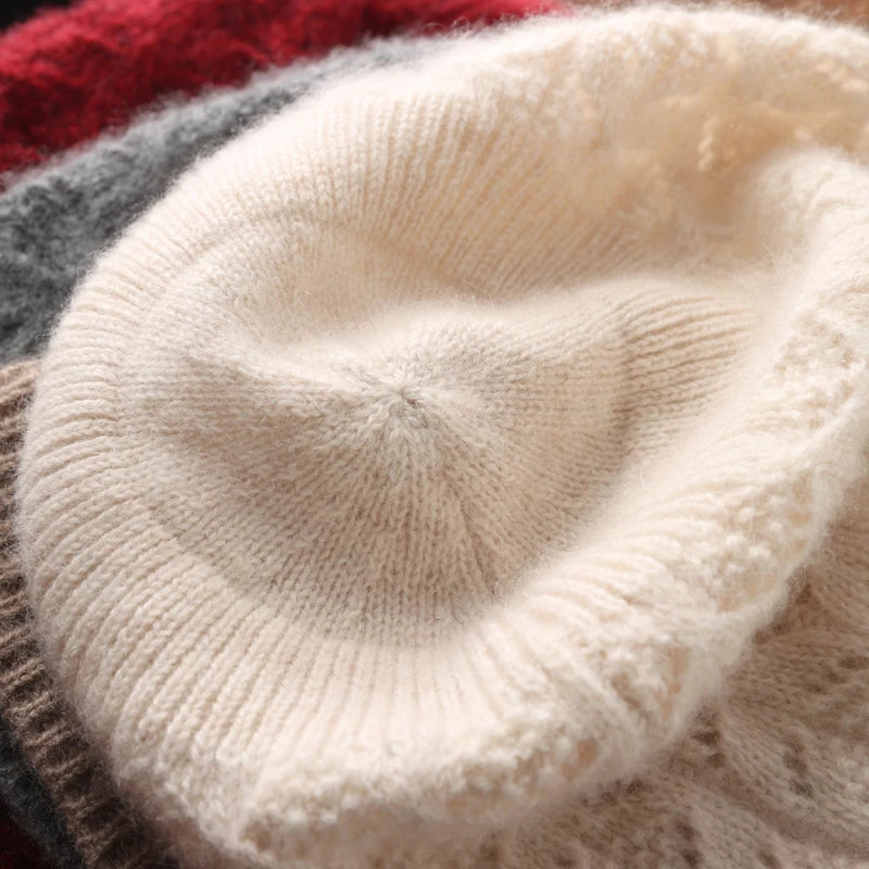Bonnet femme en pure laine ajouré avec fleur au crochet – vue 5