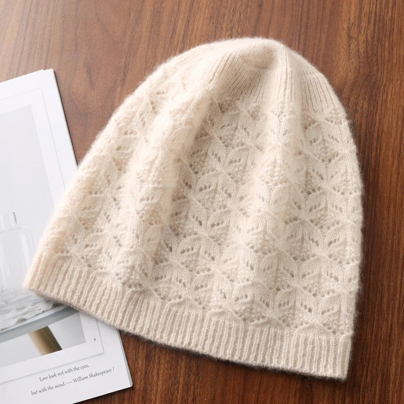 Bonnet femme en pure laine ajouré avec fleur au crochet – vue 7