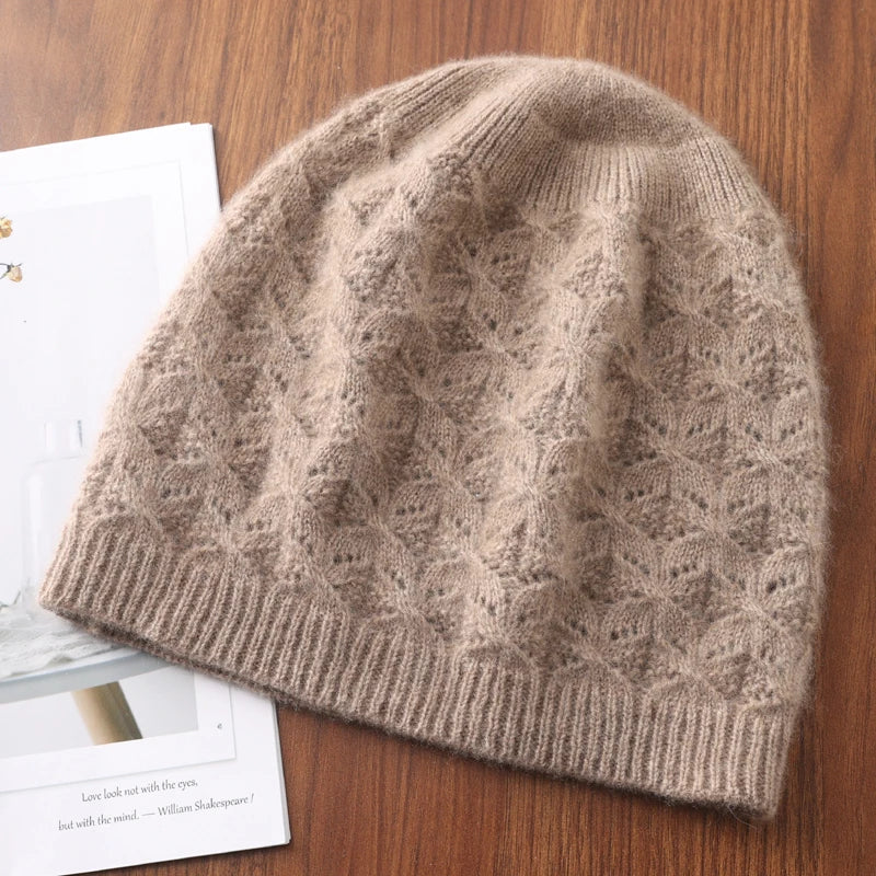 Bonnet femme en pure laine ajouré avec fleur au crochet – vue 8