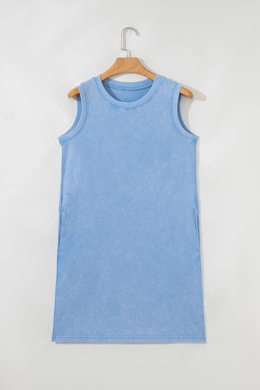 Robe mini sans manches bleue en coton, coupe simple, encolure ronde