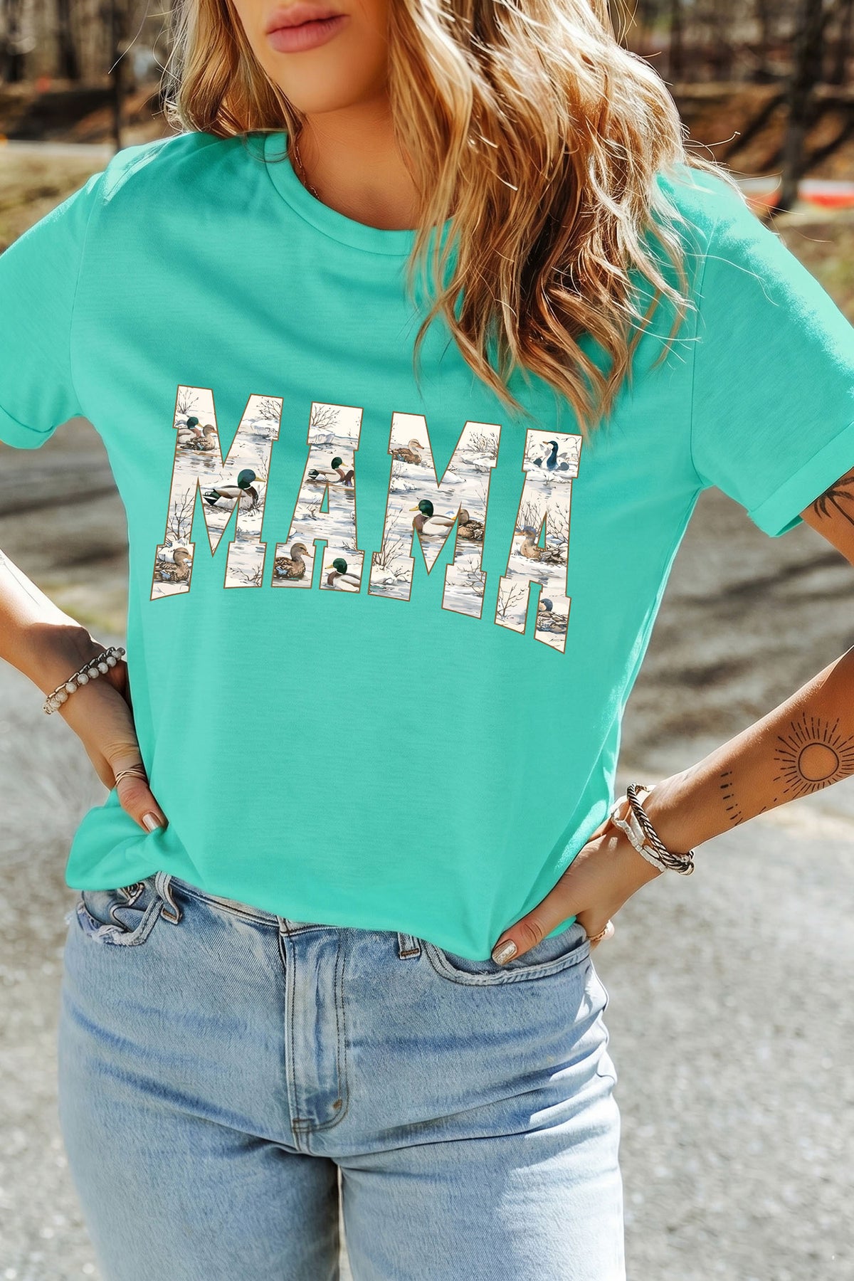 T-shirt femme vert menthe, encolure ronde, motif MAMA sur la poitrine