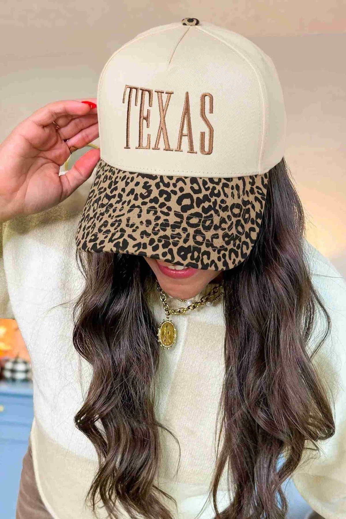 Casquette baseball vue de face beige TEXAS brodé et bande léopard