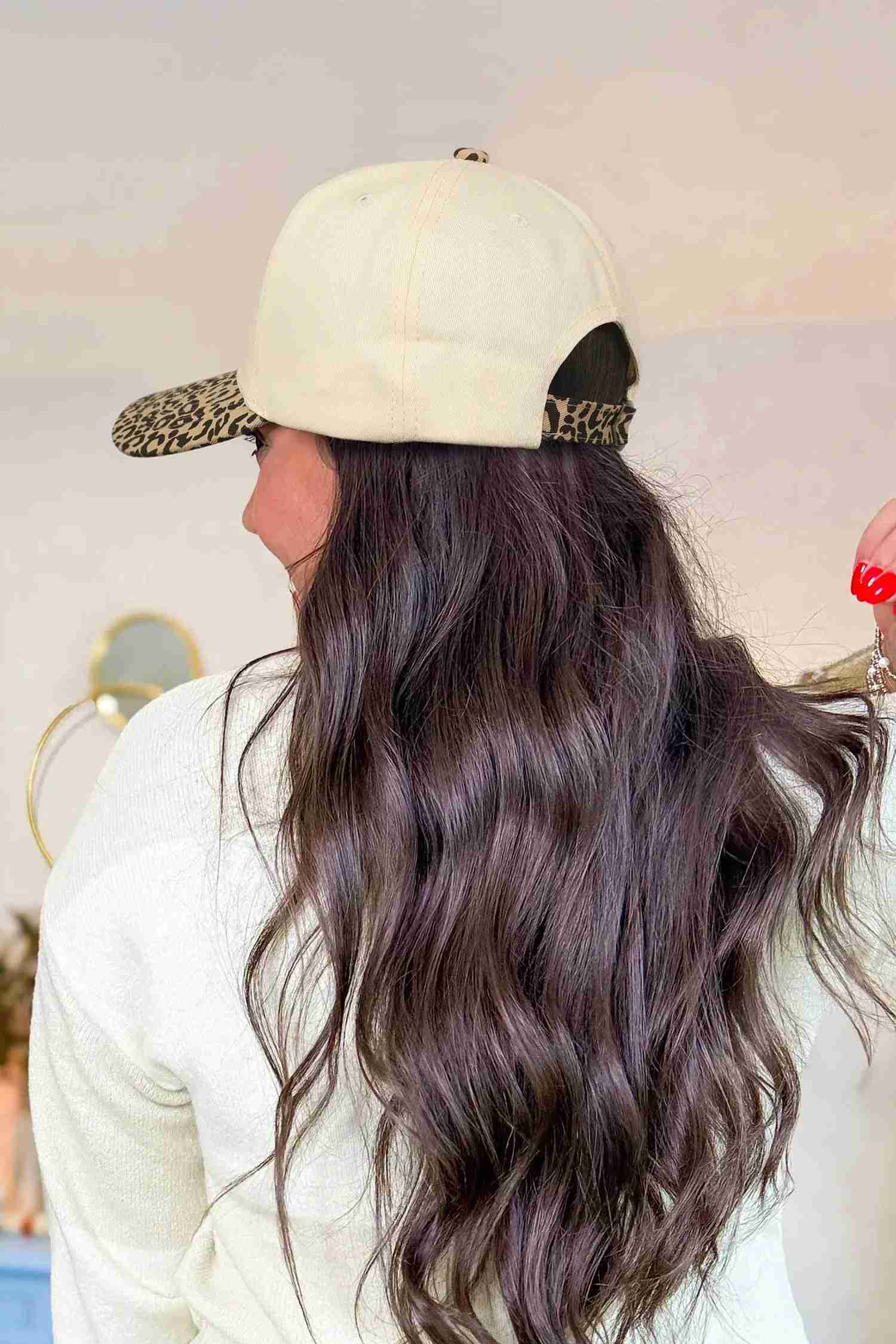 Casquette baseball femme beige TEXAS brodé à l’arrière et visière léopard