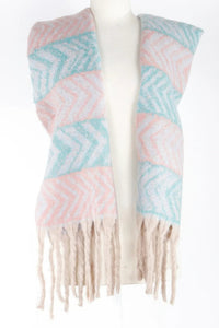 Écharpe bicolore à franges, motif chevrons rose et turquoise, vue de face.