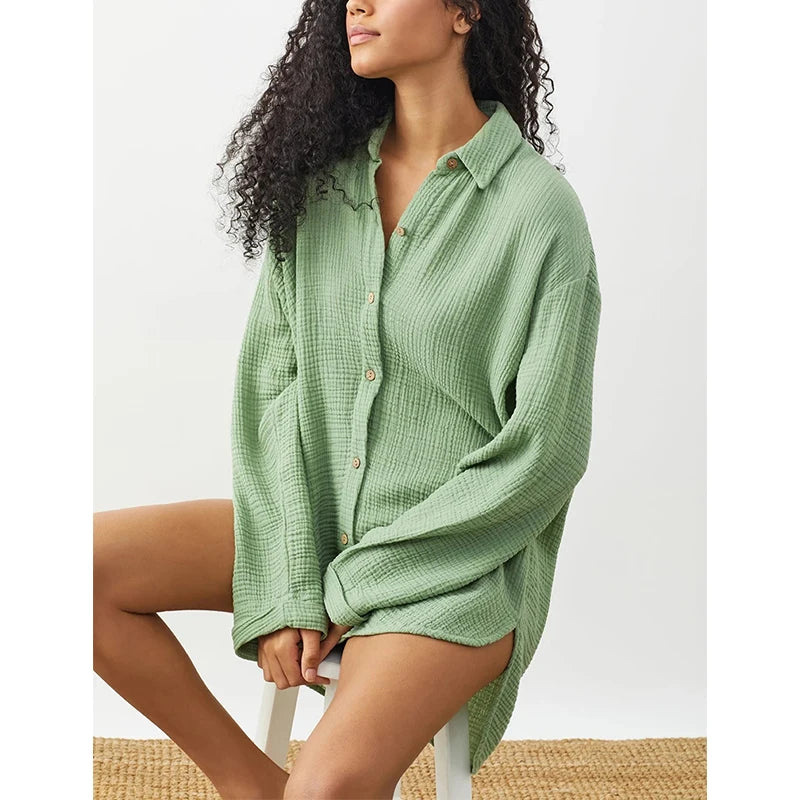 Chemisier en gaze de coton à manches longues, boutonné et ample pour femme – vue 1