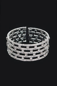 Jonc à strass motif grille, monture argentée, bracelet large ouvert.