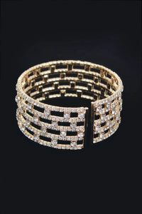 Jonc à strass motif grille, monture dorée, vue de dessus ouverte.