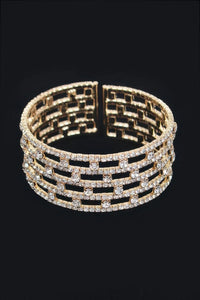 Jonc à strass motif grille, monture dorée, bracelet large.