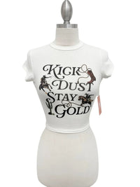 Haut t-shirt blanc, encolure ronde, imprimé western « Kick Dust Stay Gold ».
