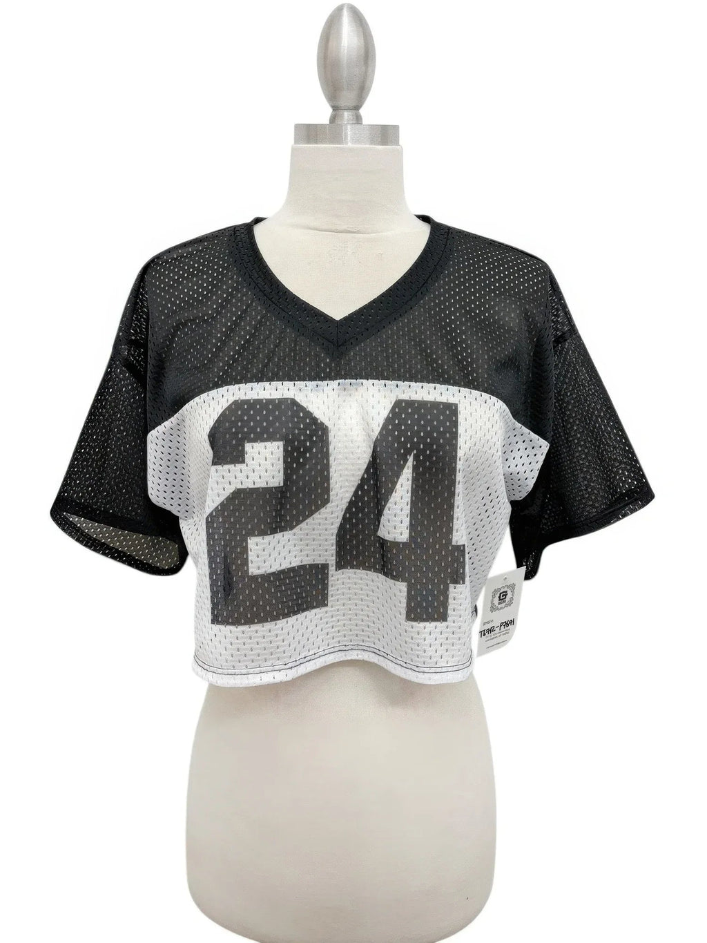 Haut court en jersey mesh noir, encolure V, manches courtes, numéro 24 blanc sur l’avant