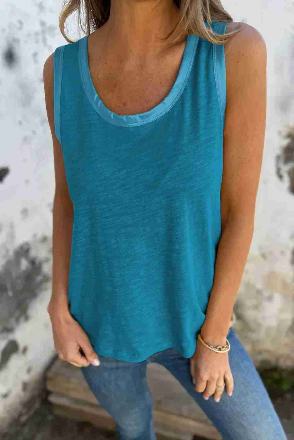 Débardeur femme bleu paon col rond, sans manches