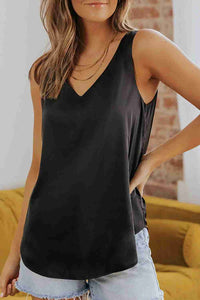 Débardeur noir femme à encolure V, bretelles fines, tissu fluide.