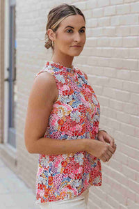 Débardeur femme sans manches motif floral rouge, bleu et rose, col montant
