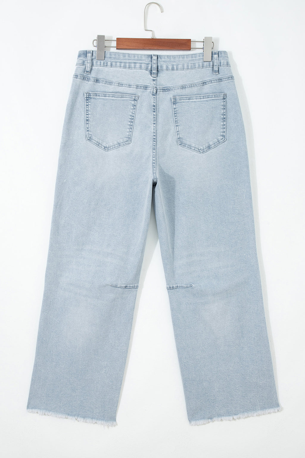 Jean droit taille haute bleu clair, vue arrière, coutures décoratives et ourlet effiloché