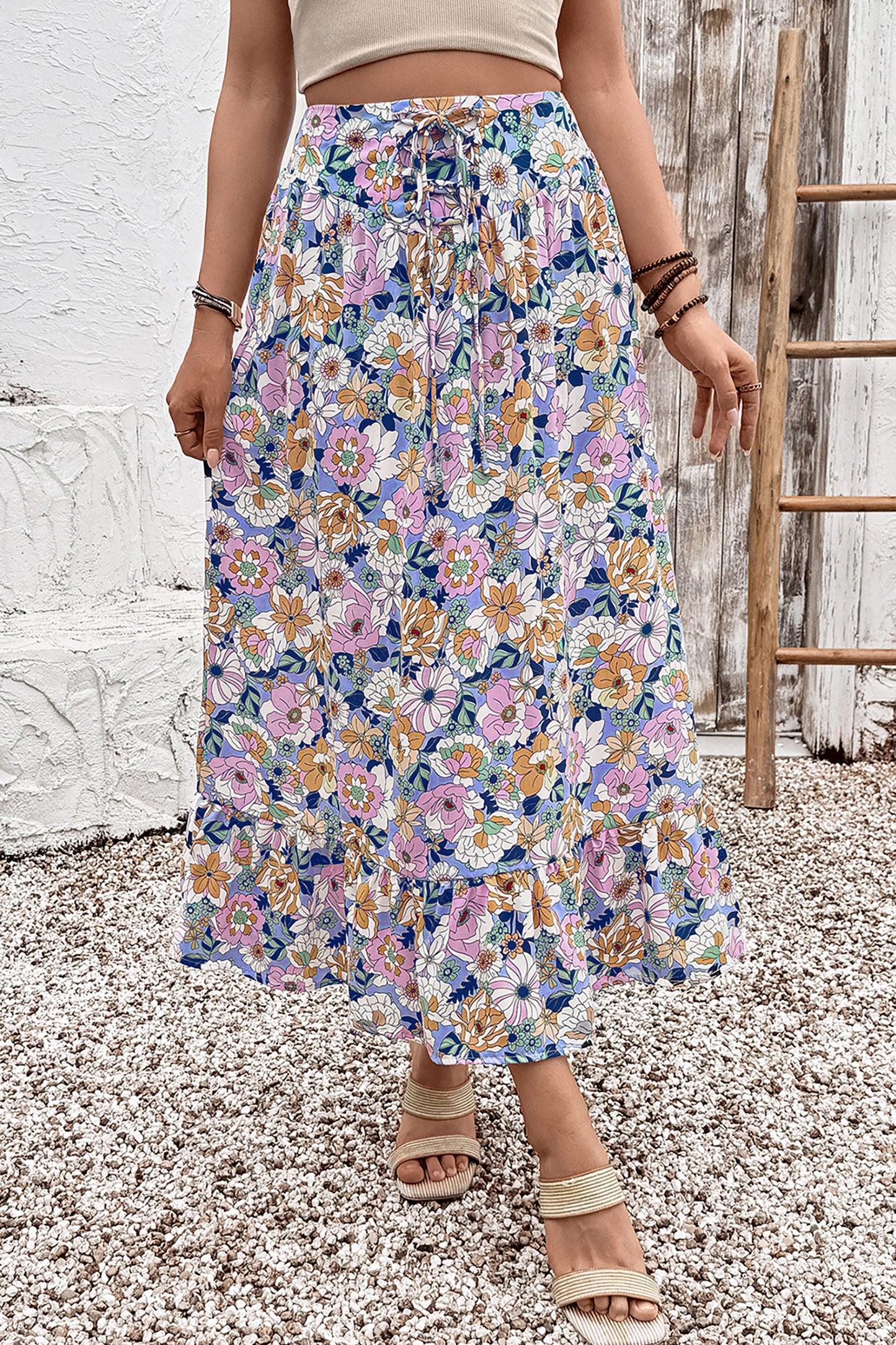 Jupe longue à taille haute imprimée de fleurs, fronces au bas, style bohème.