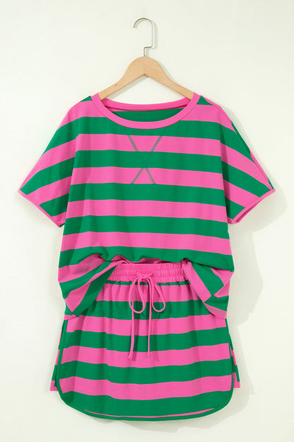 Ensemble athlétique rayé vert et rose, t-shirt et short à lien devant