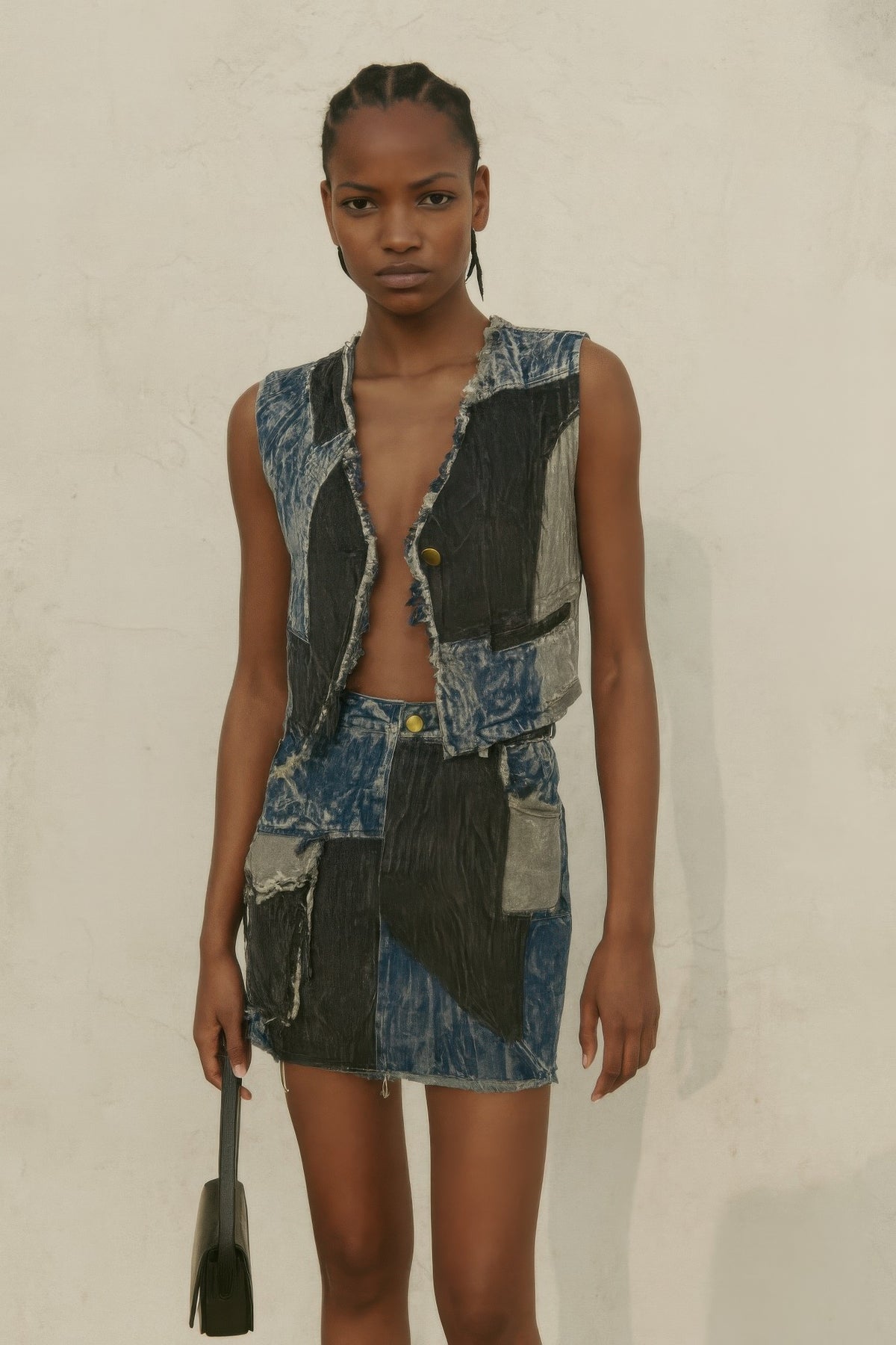 Ensemble denim noir pour femme : gilet boutonné et mini jupe assortie – vue 1