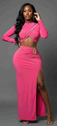 Ensemble 2 pièces rose : haut croisé manches longues, jupe maxi fendue à la taille