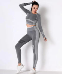 Ensemble yoga sans couture gris foncé : haut court à manches longues et legging graphique