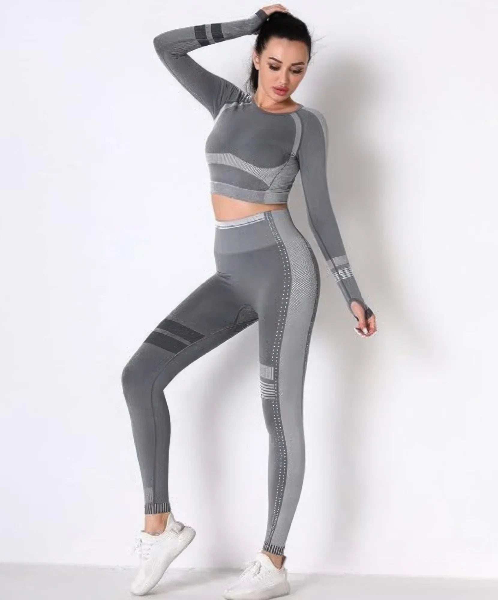 Ensemble yoga sans couture gris foncé : haut court à manches longues et legging graphique