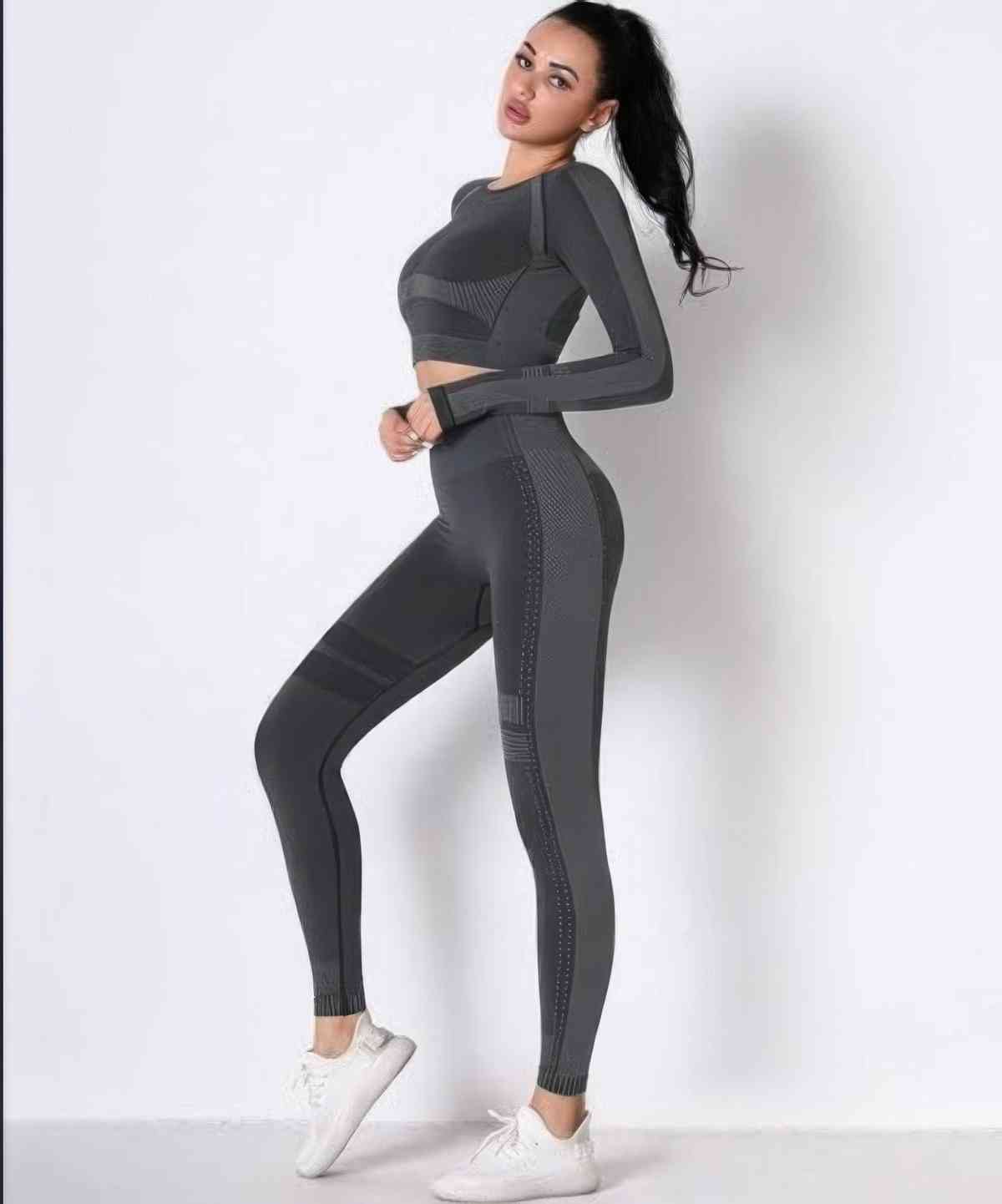 Ensemble yoga femme sans coutures: haut manches longues et legging long noir à empiècements