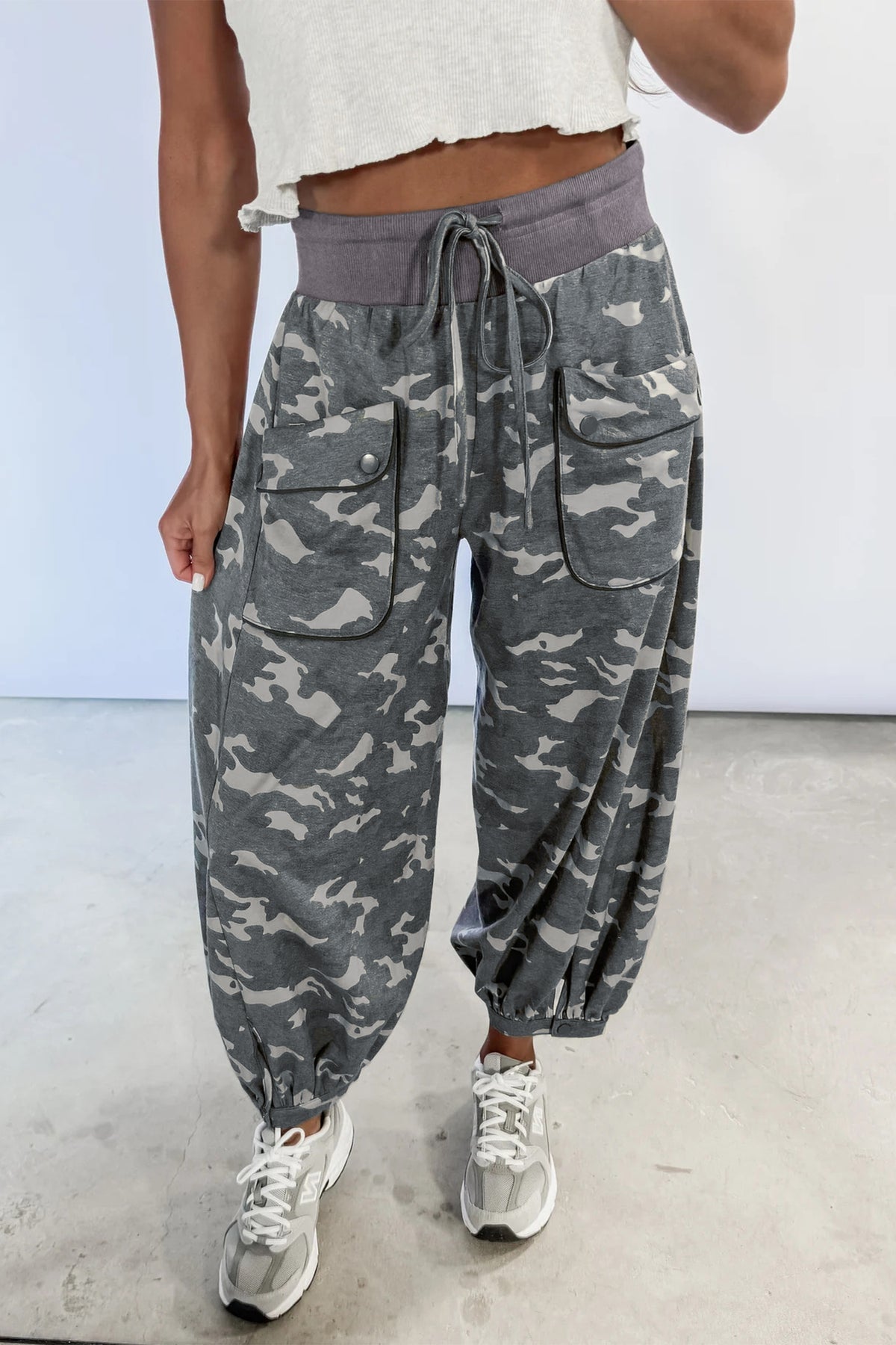 Jogger Camouflage Ceinture Contrastante et Cordon – 2 Coloris