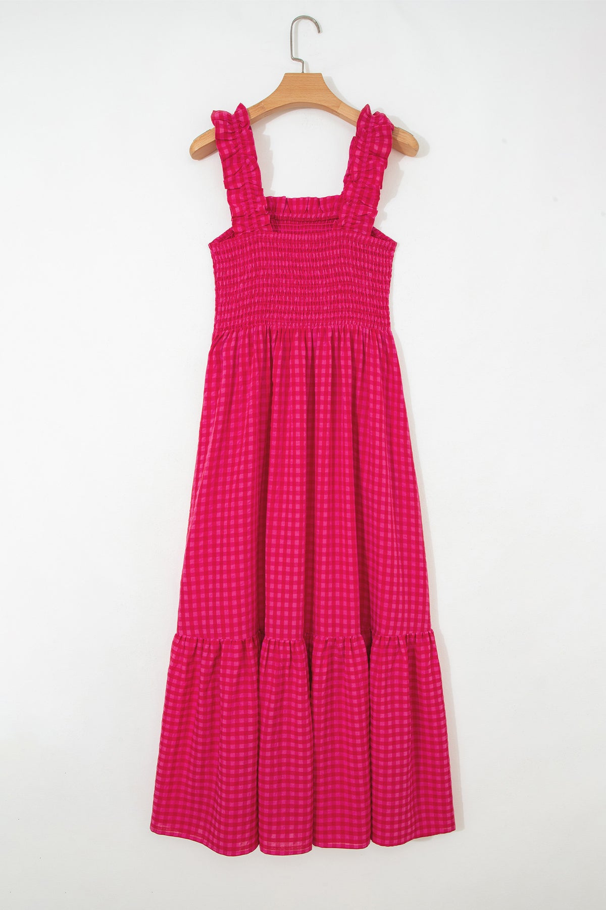 Robe longue rouge à carreaux, bretelles à volants et smocks, jupe évasée à volants