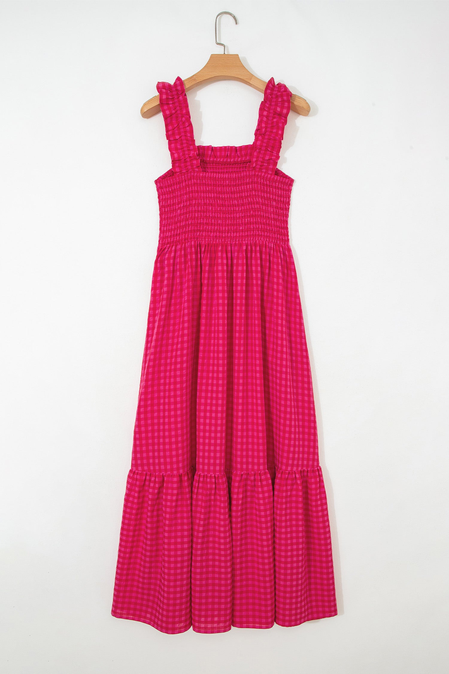 Robe longue rouge à carreaux, bretelles à volants et smocks, jupe évasée à volants