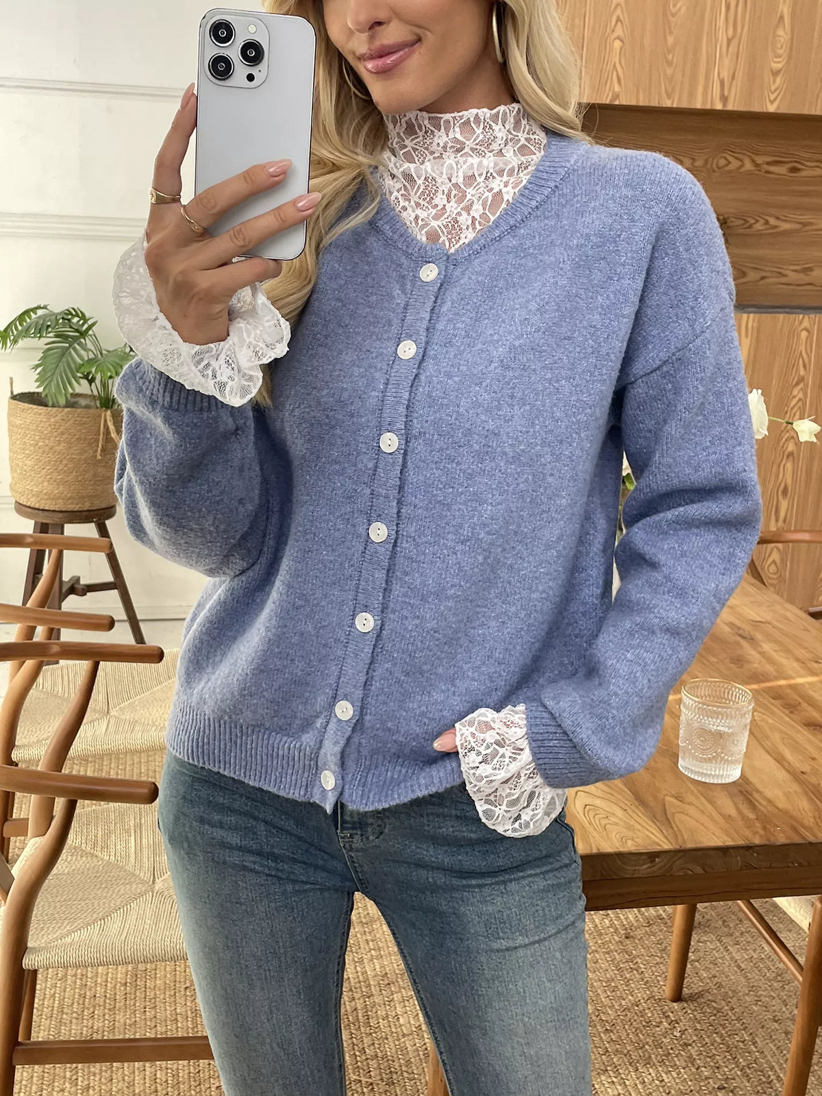 Gilet boutonné à bordure en dentelle bleu poudré pour femme – vue 1