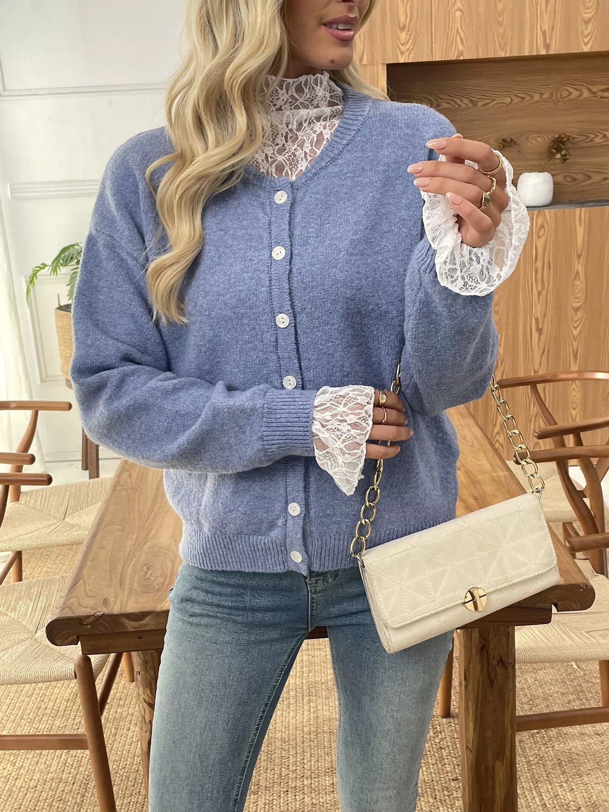 Gilet boutonné à bordure en dentelle bleu poudré pour femme – vue 4