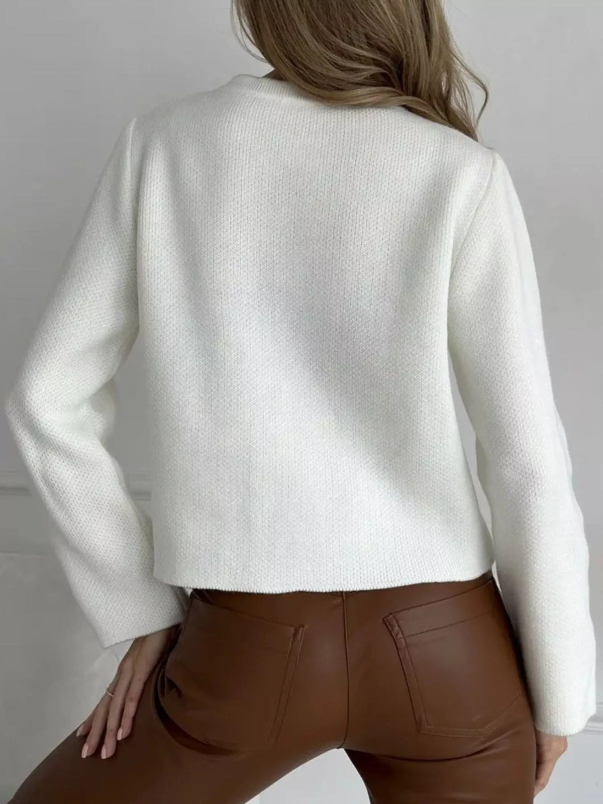 Gilet femme court à col rond et boutons – vue 11