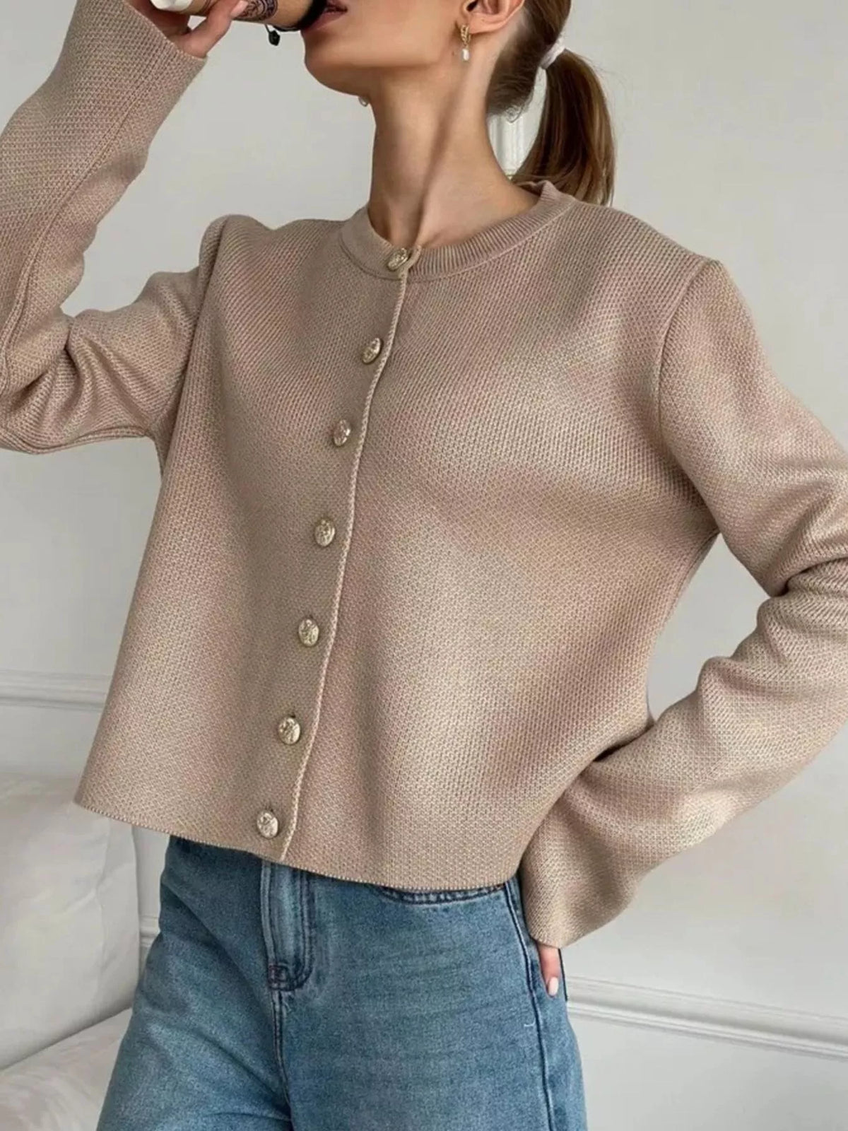 Gilet femme court à col rond et boutons – vue 23