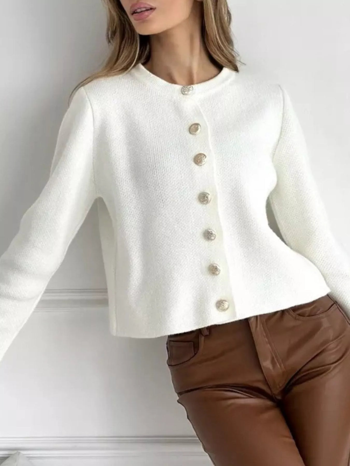 Gilet femme court à col rond et boutons – vue 4