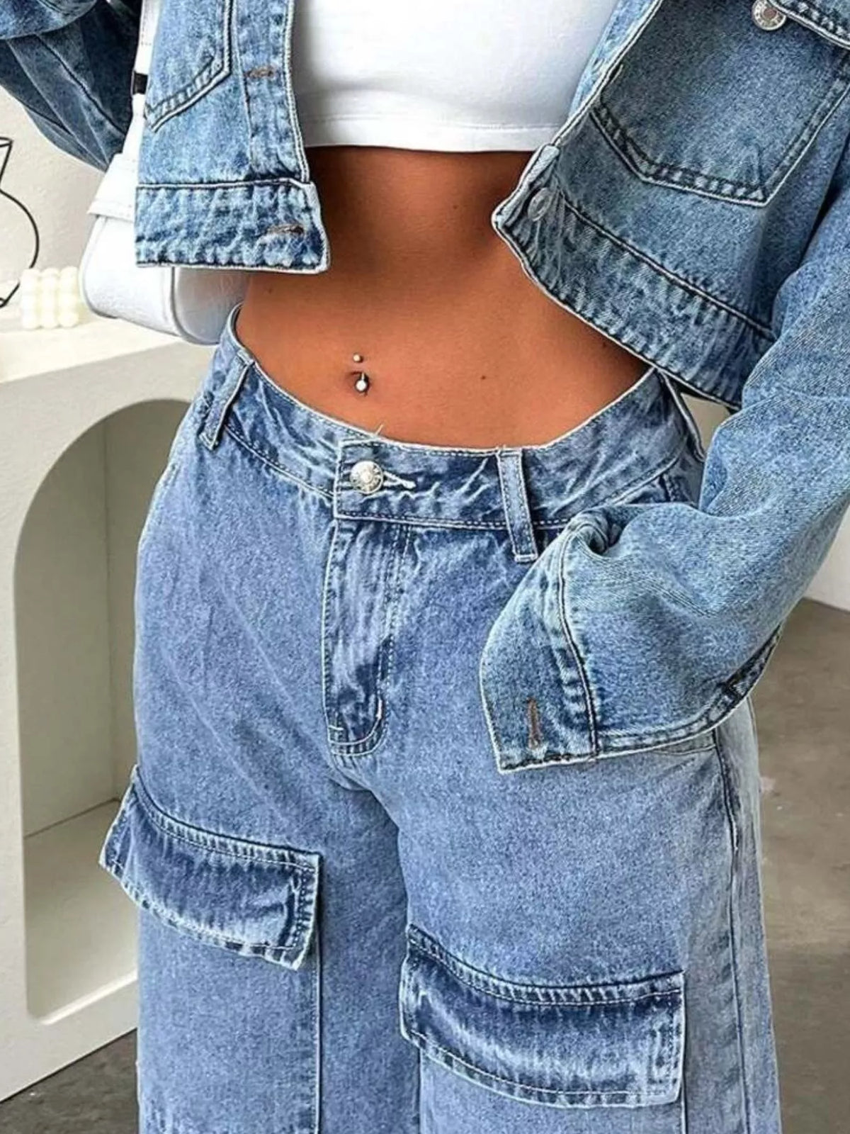 Jean cargo femme taille haute à jambes larges, poches plaquées – vue 3