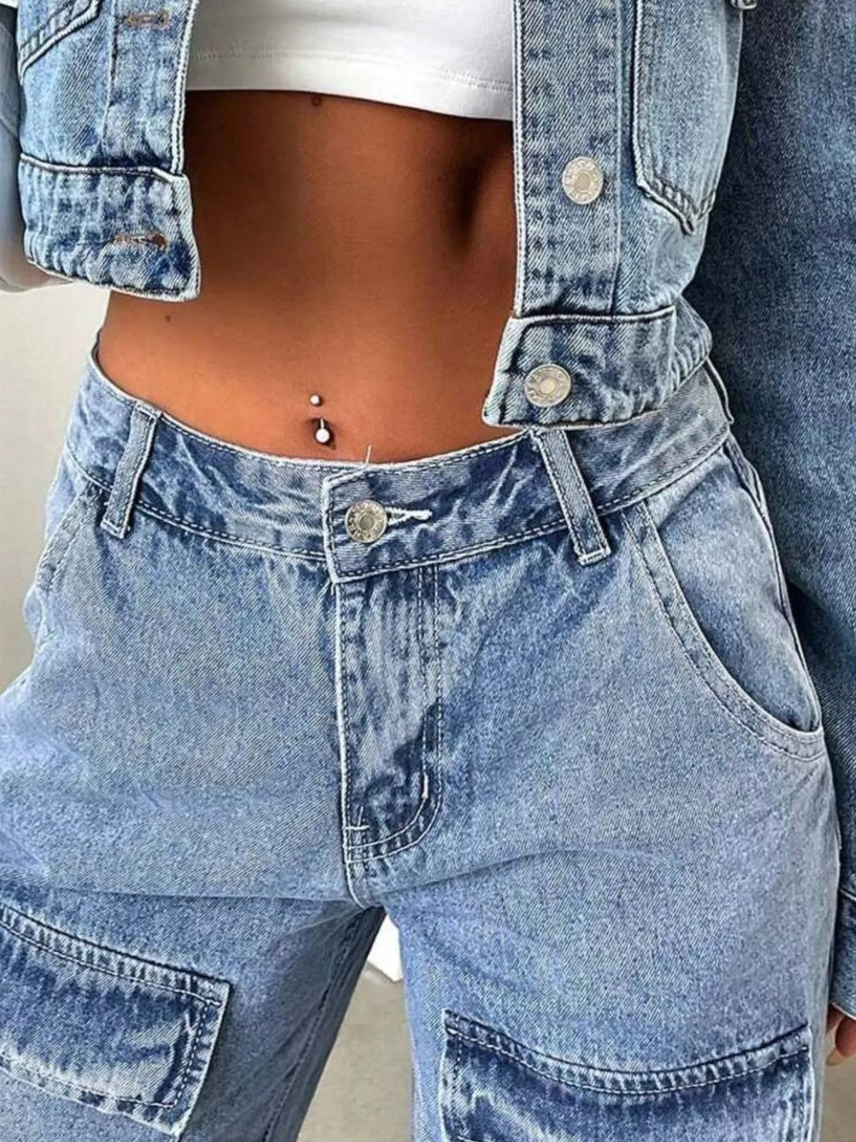 Jean cargo femme taille haute à jambes larges, poches plaquées – vue 4