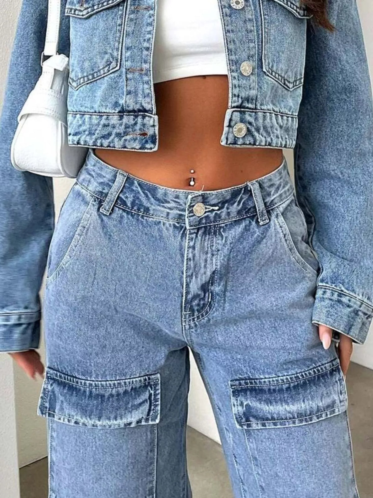 Jean cargo femme taille haute à jambes larges, poches plaquées – vue 5