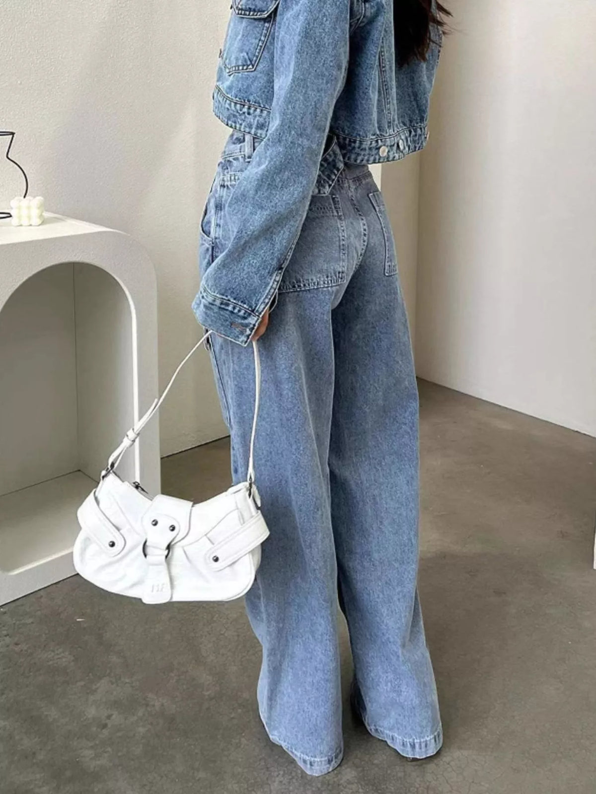 Jean cargo femme taille haute à jambes larges, poches plaquées – vue 6