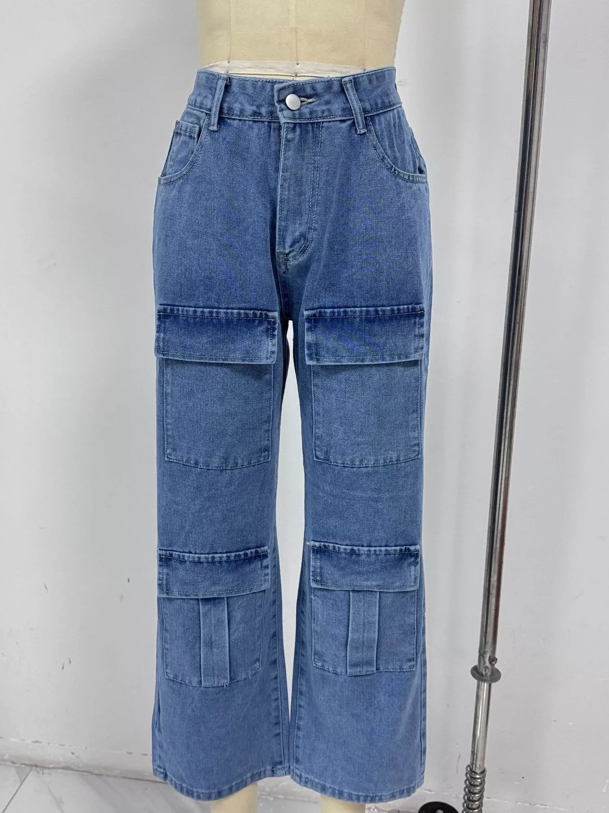 Jean cargo femme taille haute à jambes larges, poches plaquées – vue 7
