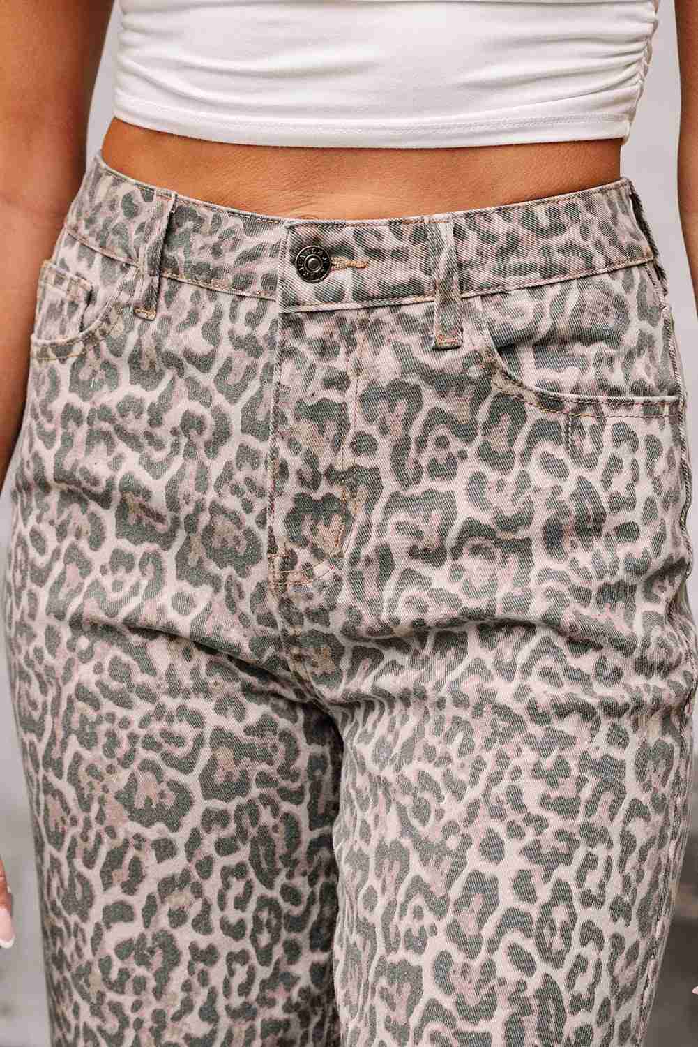 Jean taille haute femme motif léopard marron, passants, bouton et poches avant