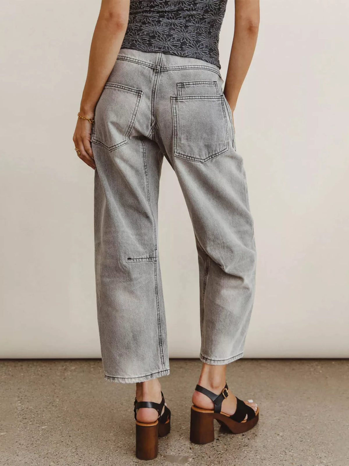 Jean large court femme à taille élastique et cordon – vue 3