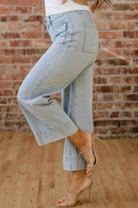 Jean bleu ciel taille haute à jambes larges, revers et coutures latérales