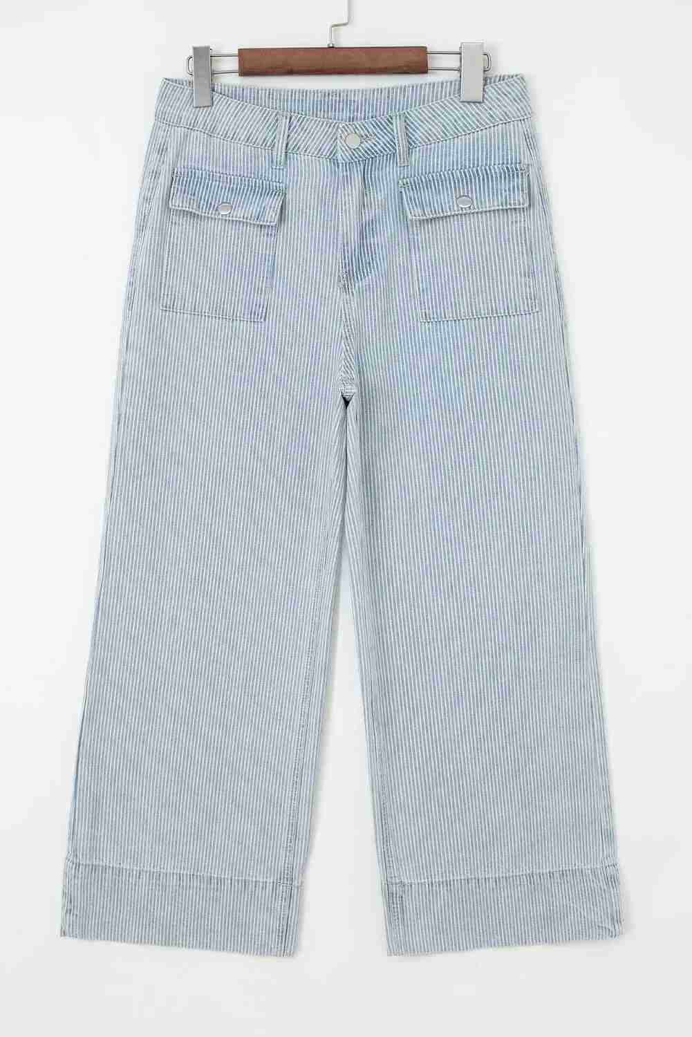 Jean bleu ciel à taille haute, jambes larges, poches avant et passants