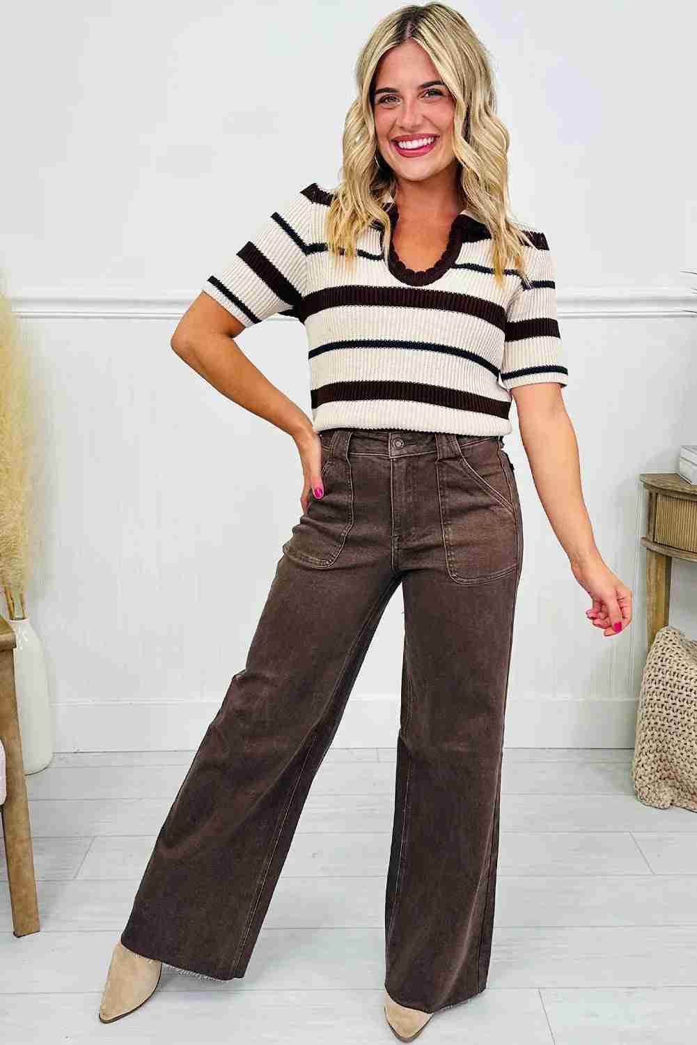 Jean femme marron rétro délavé, coupe loose ample, poches plaquées, taille haute.